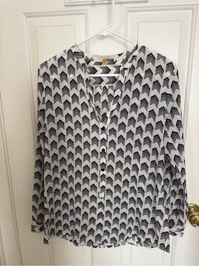 41 Hawthorn Black Chevron Pattern White Blouse